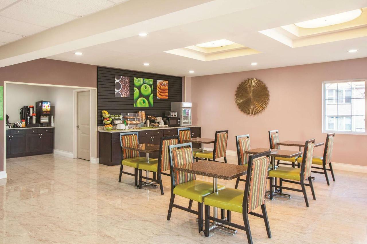 La Quinta Inn & Suites Far Rockaway - Beach Hotel New York Bagian luar foto