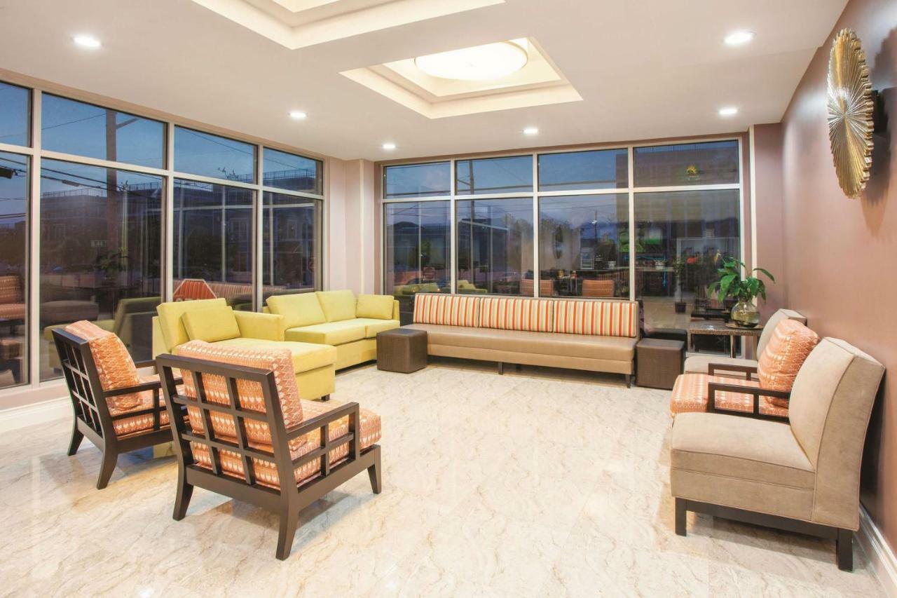 La Quinta Inn & Suites Far Rockaway - Beach Hotel New York Bagian luar foto
