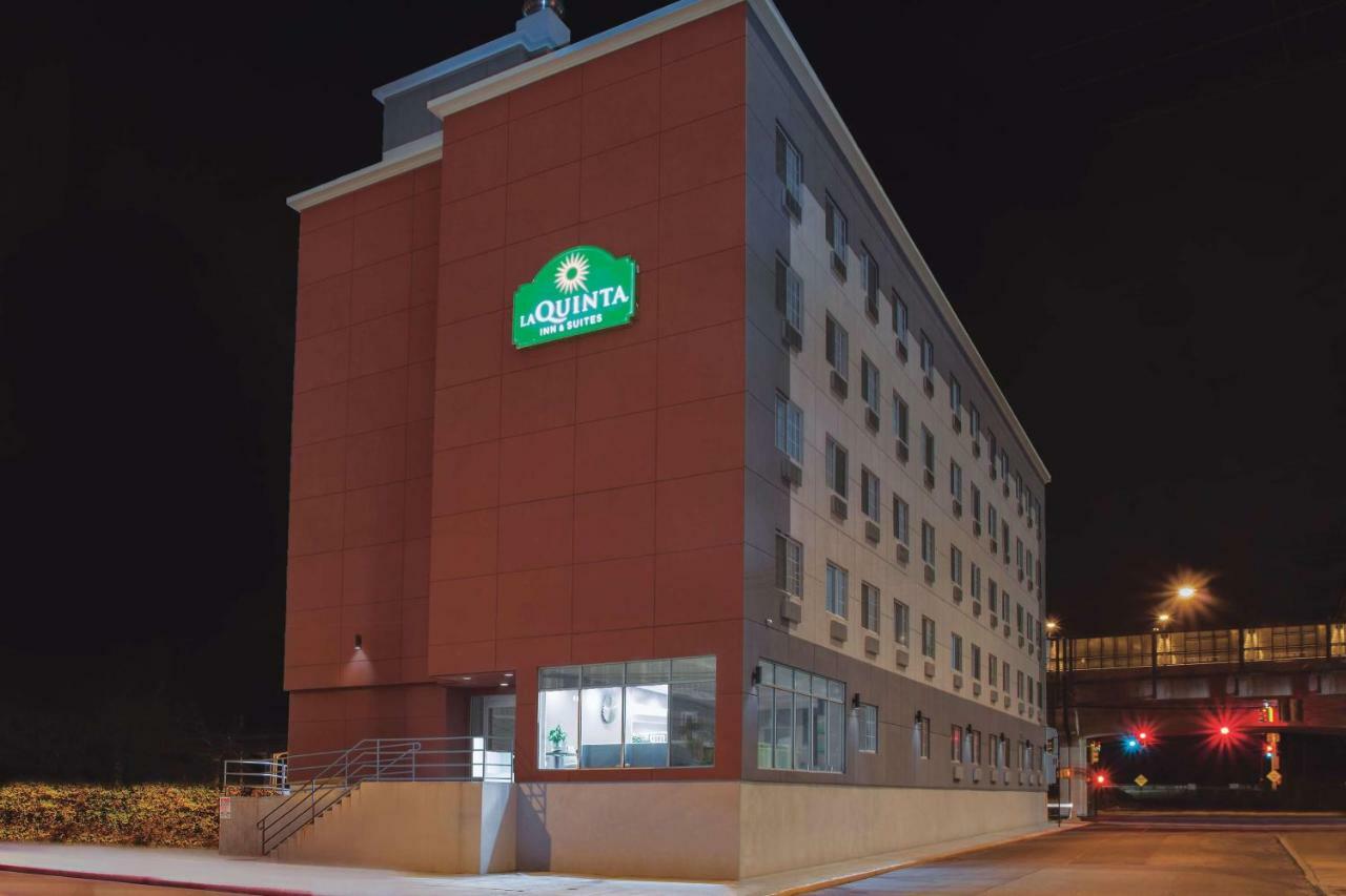 La Quinta Inn & Suites Far Rockaway - Beach Hotel New York Bagian luar foto